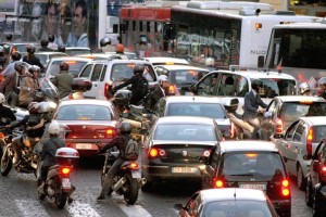 Un'immagine del traffico a Roma