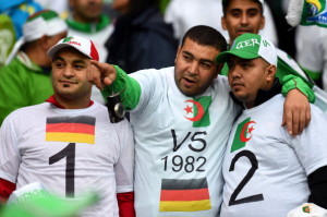 Tifosi algerini ricordano il "biscotto" dell''82