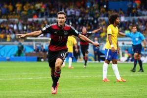 Miroslav Klose ha appena superato Ronaldo come miglior marcatore nella storia dei Mondiali