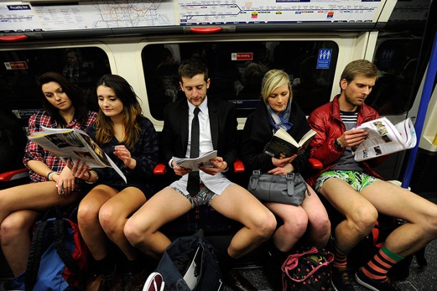 No pants day, in metro si va in slip