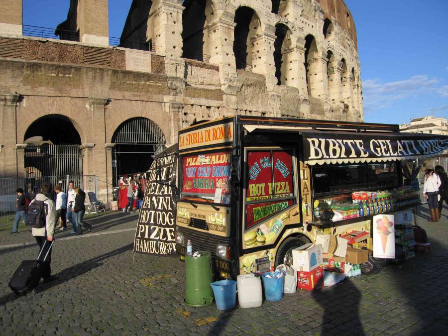 Via 10 camion bar. E nel centro storico di Roma torna il decoro 