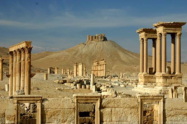 Palmira sempre più in pericolo, l'ISIS e i suoi orrori  