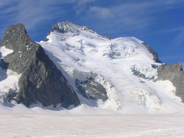 Valanga travolge alpinisti, 7 morti in Francia
