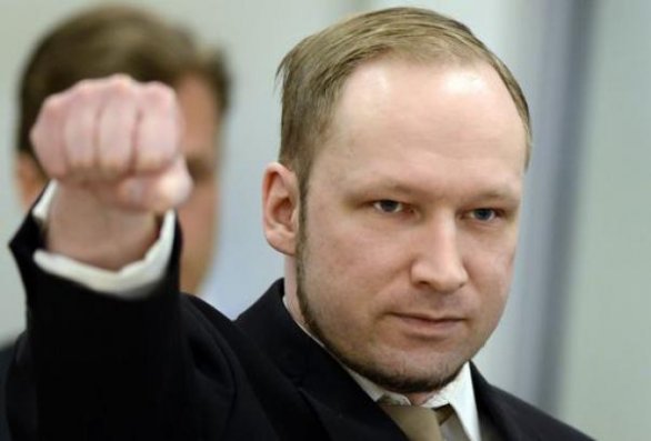 Breivik vince il ricorso: l'isolamento è 