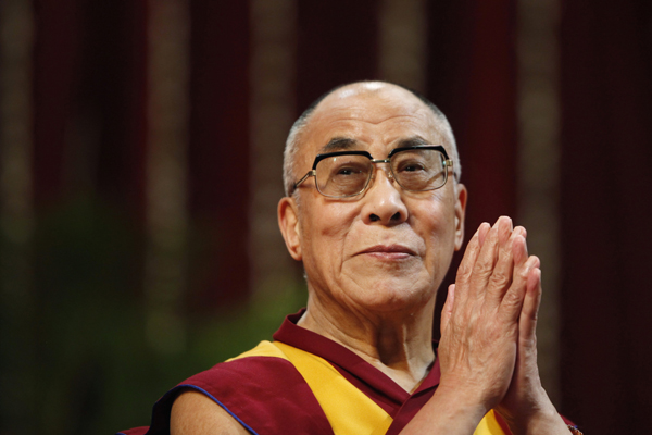 Il Dalai Lama cittadino di Milano, la Cina s'infuria