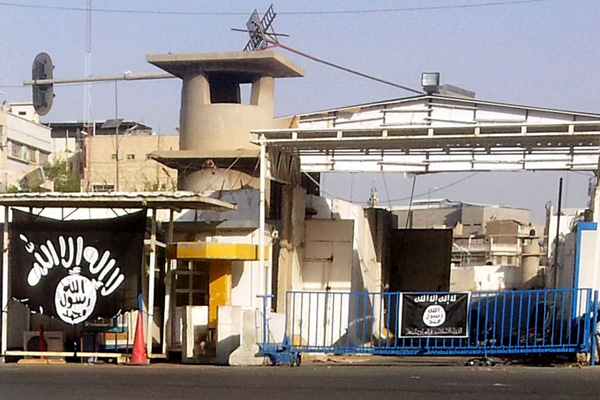 ISIS, esercito Iraq attacca l'aeroporto di Mosul