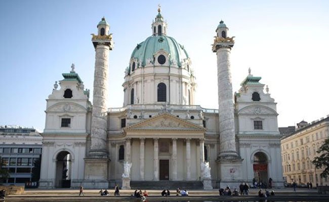 L'Austria chiude 7 moschee ed espelle imam