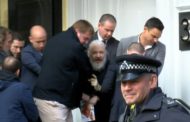 L'Ecuador consegna Assange a Londra