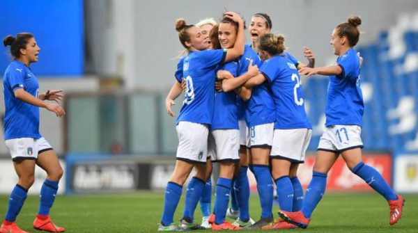 Le ragazze del calcio fanno sognare l’Italia