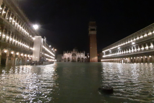 Venezia sott'acqua mentre il progetto Mose langue