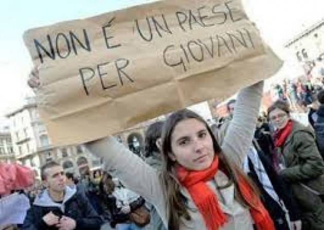 Istat, italiani in fuga. Diminuiscono anche gli immigrati