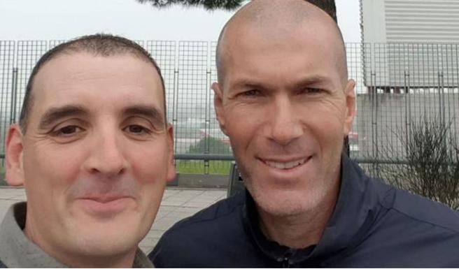 Zidane lo tampona e lui gli chiede un selfie