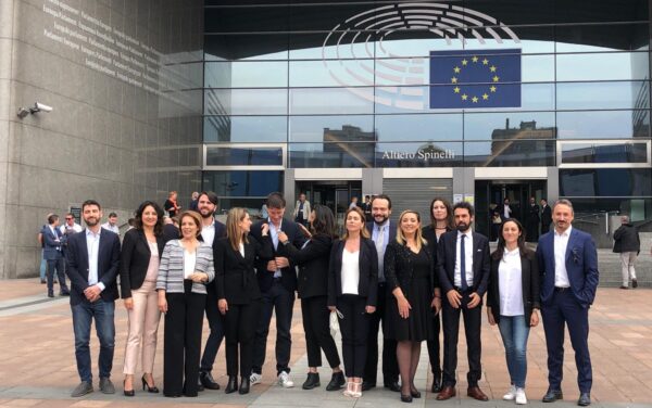Ue: nuova delegazione eurodeputati M5S arriva a Bruxelles